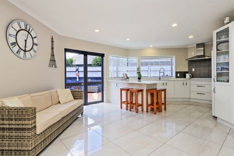 Photo of property in 12 Knightsbridge Place, Taradale, Napier, 4112
