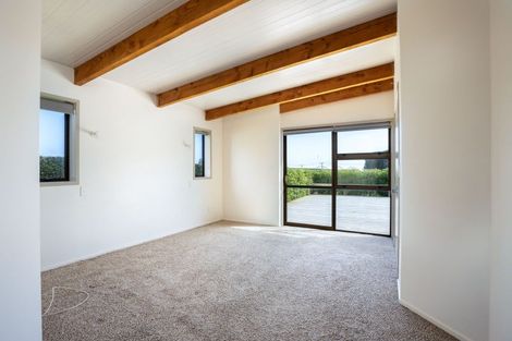 Photo of property in 2 Arthur Road, Paraite, New Plymouth, 4373