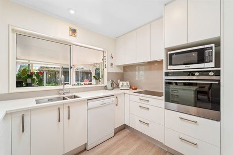 Photo of property in 39 Lakeside Drive, Orewa, 0931