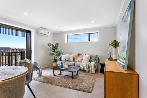 Photo of property in 3/2 Te Rito Road, Hobsonville, Auckland, 0616