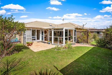 Photo of property in 39 Lakeside Drive, Orewa, 0931