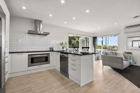 Photo of property in 15 Rosario Crescent, Red Beach, 0932