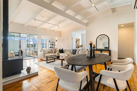 Photo of property in 2/1c Bank Street, Hillcrest, Auckland, 0627