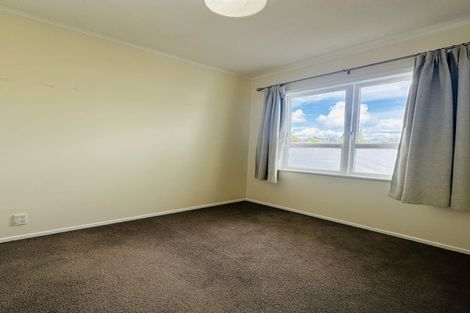 Photo of property in 22 Segedin Place, Glenfield, Auckland, 0629