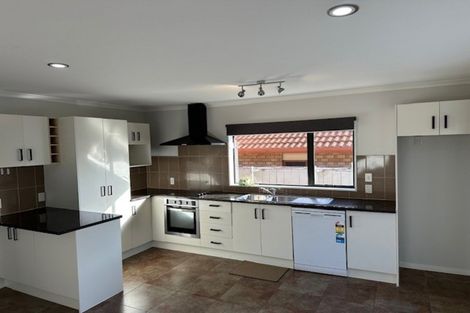 Photo of property in 38b Hetherington Road, Ranui, Auckland, 0612
