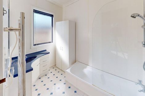 Photo of property in 5 Essex Place, Milson, Palmerston North, 4414