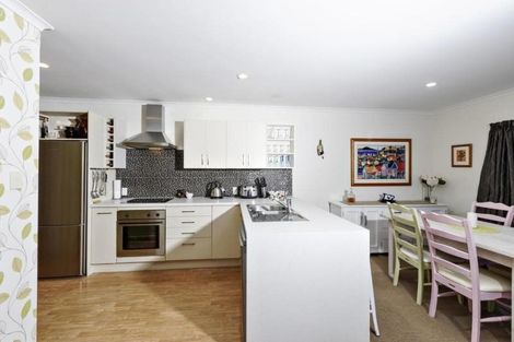 Photo of property in 9/17 Harbour View Road, Te Atatu Peninsula, Auckland, 0610