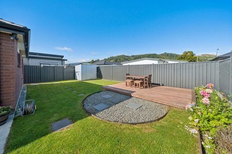 Photo of property in 17 Te Kaeaea Crescent, Wallaceville, Upper Hutt, 5018