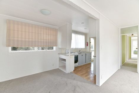 Photo of property in 5 Walton Street, Red Beach, 0932