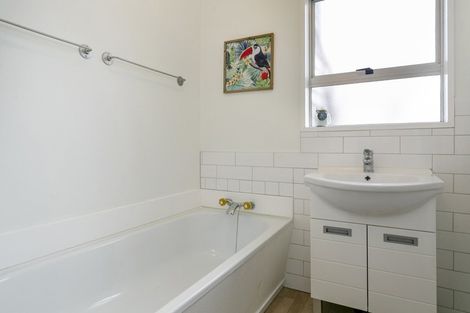 Photo of property in 4 Kereru Street, Two Mile Bay, Taupo, 3330