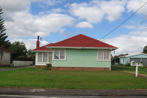Photo of property in 18 Kirrie Avenue, Te Atatu South, Auckland, 0610