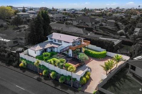 Photo of property in 4 Advene Road, Cockle Bay, Auckland, 2014