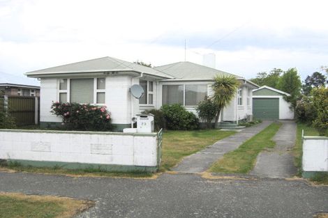 Photo of property in 73 Englefield Road, Northwood, Christchurch, 8051