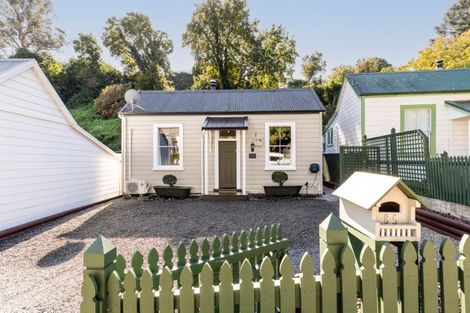 Photo of property in 85 Milton Road, Bluff Hill, Napier, 4110