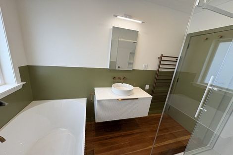 Photo of property in 71 Seatoun Heights Road, Seatoun, Wellington, 6022