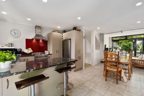 Photo of property in 222 Forrest Hill Road, Forrest Hill, Auckland, 0620