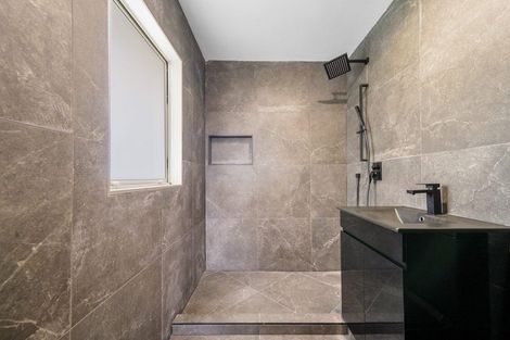 Photo of property in 13 San Martin Place, Goodwood Heights, Auckland, 2105