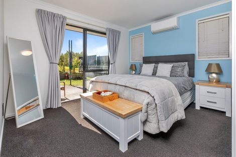 Photo of property in 33 Ocean View Rise, Ruakaka, 0116