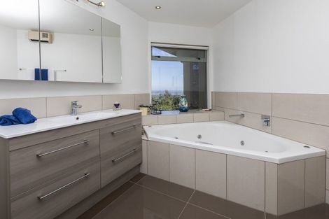 Photo of property in 34 Harry Ell Drive, Cashmere, Christchurch, 8022