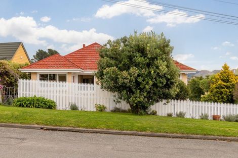 Photo of property in 27 Whero Avenue, Diamond Harbour,  8971