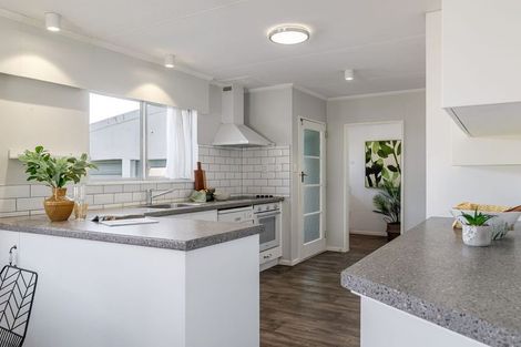 Photo of property in 107 Ruamahanga Crescent, Terrace End, Palmerston North, 4410