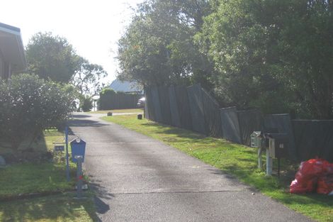 Photo of property in 44 Halberg Street, Glenfield, Auckland, 0629