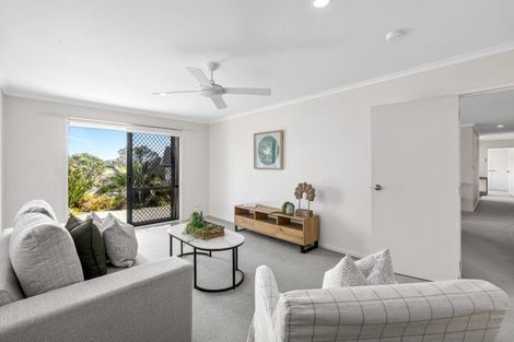 Photo of property in 37 Rivervale Grove, Stanmore Bay, Whangaparaoa, 0932