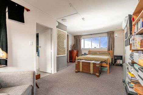 Photo of property in 10 Oxford Terrace, Mount Cook, Wellington, 6021