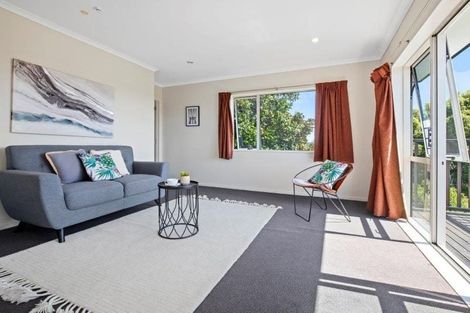 Photo of property in 16 Pono Place, Waiuku, 2123