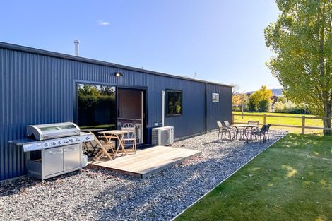 Photo of property in 2 Cleland Close, Wanaka, 9382