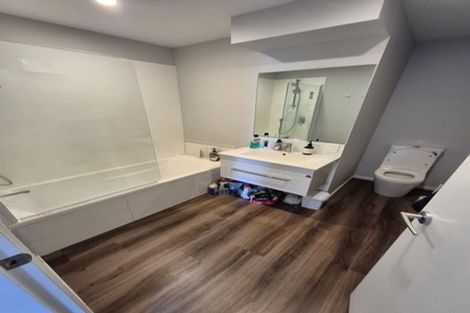 Photo of property in 3a Hillview Crescent, Paparangi, Wellington, 6037