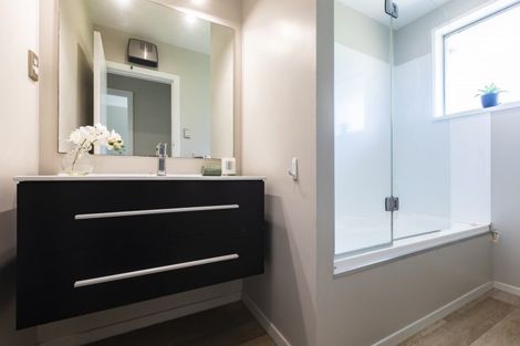 Photo of property in 3/98 Holly Road, St Albans, Christchurch, 8014