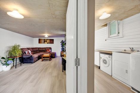 Photo of property in 6 Moana Crescent, Blagdon, New Plymouth, 4310