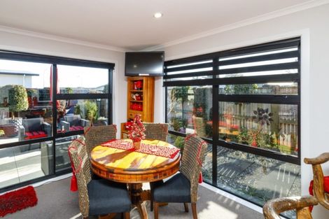 Photo of property in 6 Lorenzo Place, Kelvin Grove, Palmerston North, 4414