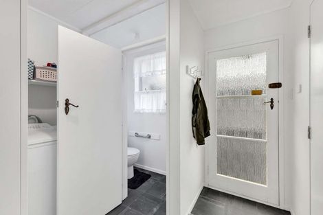 Photo of property in 84 Broadway, Stratford, 4332