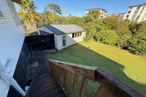 Photo of property in 10 Rook Place, Unsworth Heights, Auckland, 0632