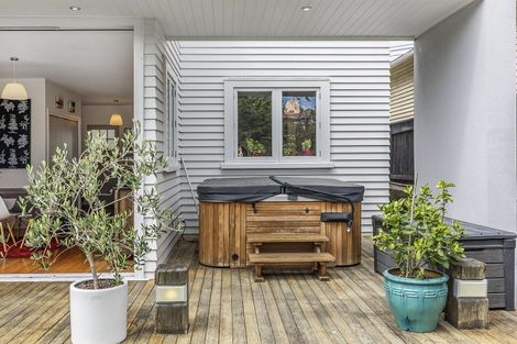 Photo of property in 8 Hargreaves Street, Mount Cook, Wellington, 6021