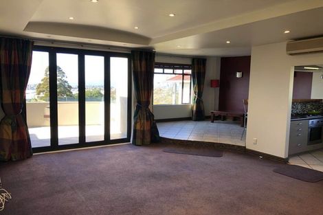 Photo of property in 19 Chivalry Road, Glenfield, Auckland, 0629