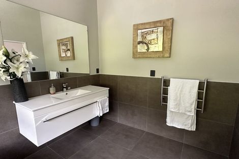 Photo of property in 11a Poneke Drive, Waikanae, 5036