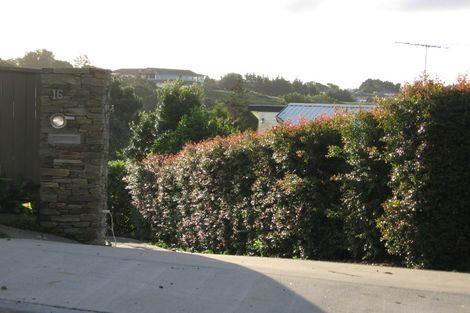 Photo of property in 14 Tawhana Crescent, Red Beach, 0932