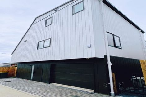 Photo of property in 12e Elcoat Avenue, Te Atatu South, Auckland, 0610