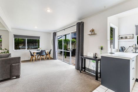 Photo of property in 41 Colwill Road, Massey, Auckland, 0614