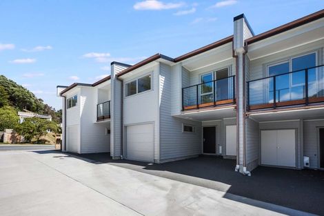 Photo of property in 2/7 Grays Road, Plimmerton, Porirua, 5026