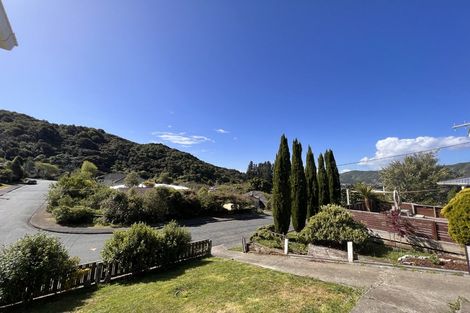Photo of property in 31 Gardiner Grove, Wainuiomata, Lower Hutt, 5014