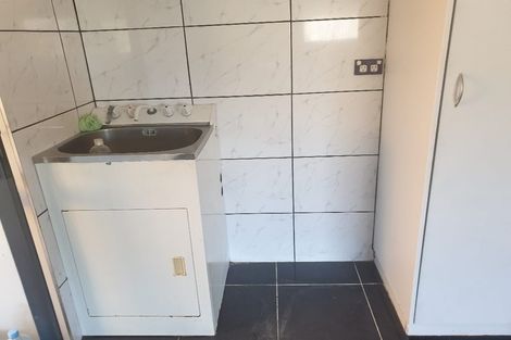 Photo of property in 18 Plumstead Rise, Glen Eden, Auckland, 0602