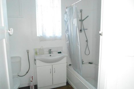 Photo of property in 2/12 Hinekohu Street, New Lynn, Auckland, 0600