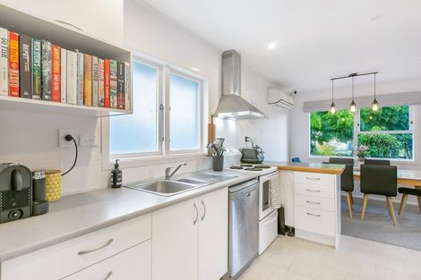Photo of property in 11 Hereford Street, Te Atatu Peninsula, Auckland, 0610