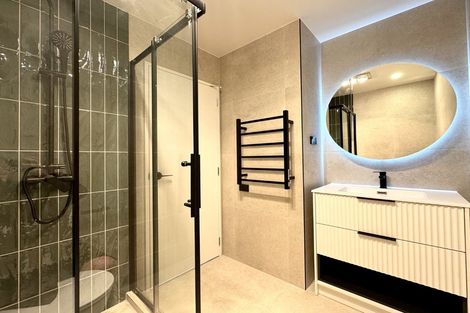 Photo of property in 4d Tainui Terrace, Mangere Bridge, Auckland, 2022