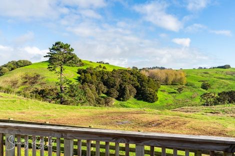 Photo of property in 194 Heatley Road, Whakapirau, Maungaturoto, 0583