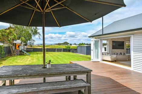 Photo of property in 25 Village Way, Ardmore, Papakura, 2582